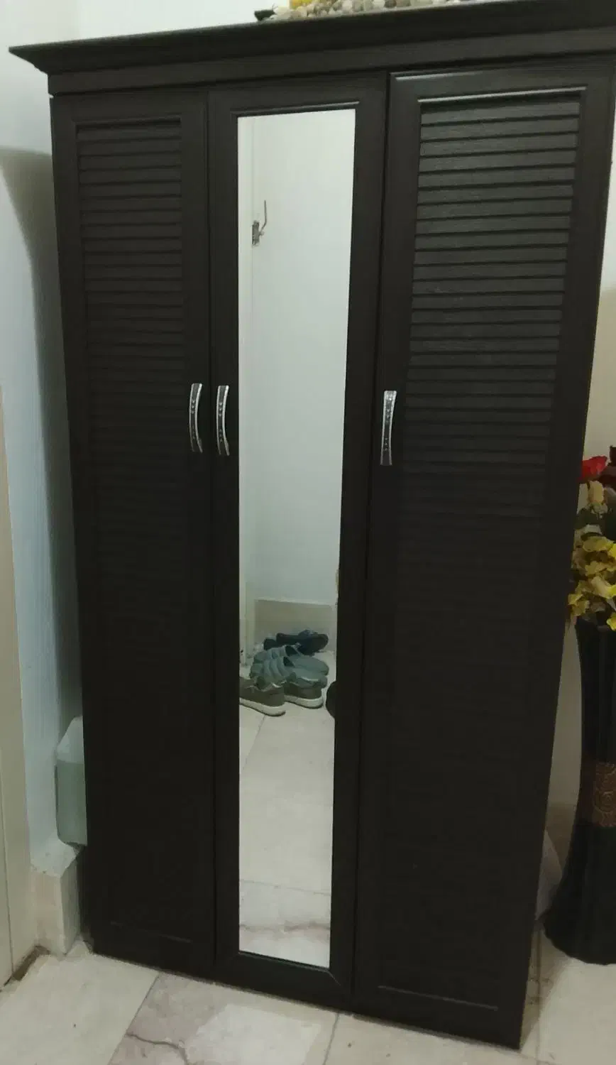 یک عدد ویترین، جا کفشی و کتابخانه|بوفه، ویترین، کنسول|رشت, یخسازی|دیوار