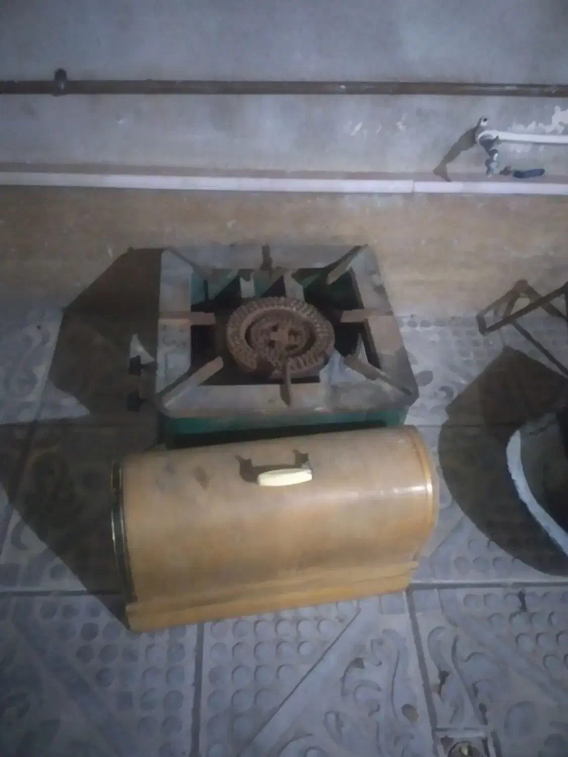 اجاق   گاز چرخ خیاطی|کلکسیون اشیاء عتیقه|سراب, |دیوار