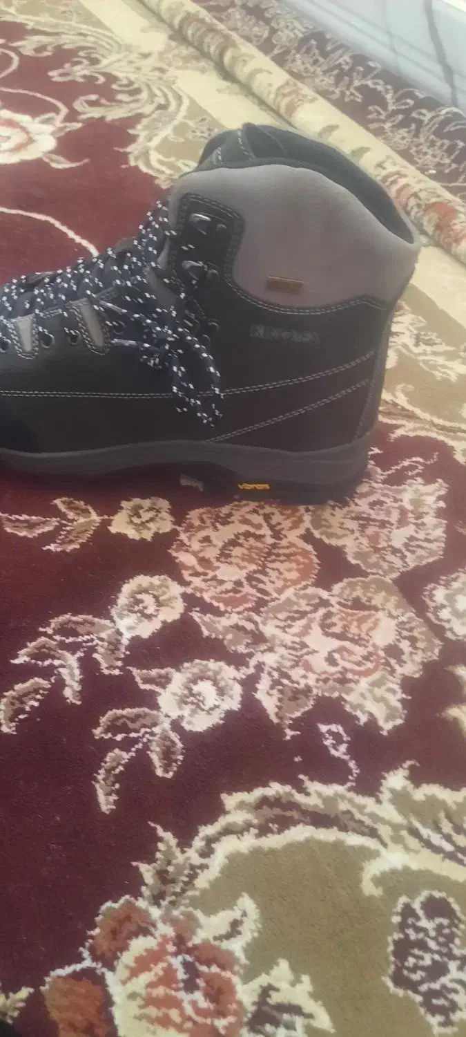 یک جفت کفش کوهستان قیمت توافقی|کیف، کفش، کمربند|لردگان, |دیوار