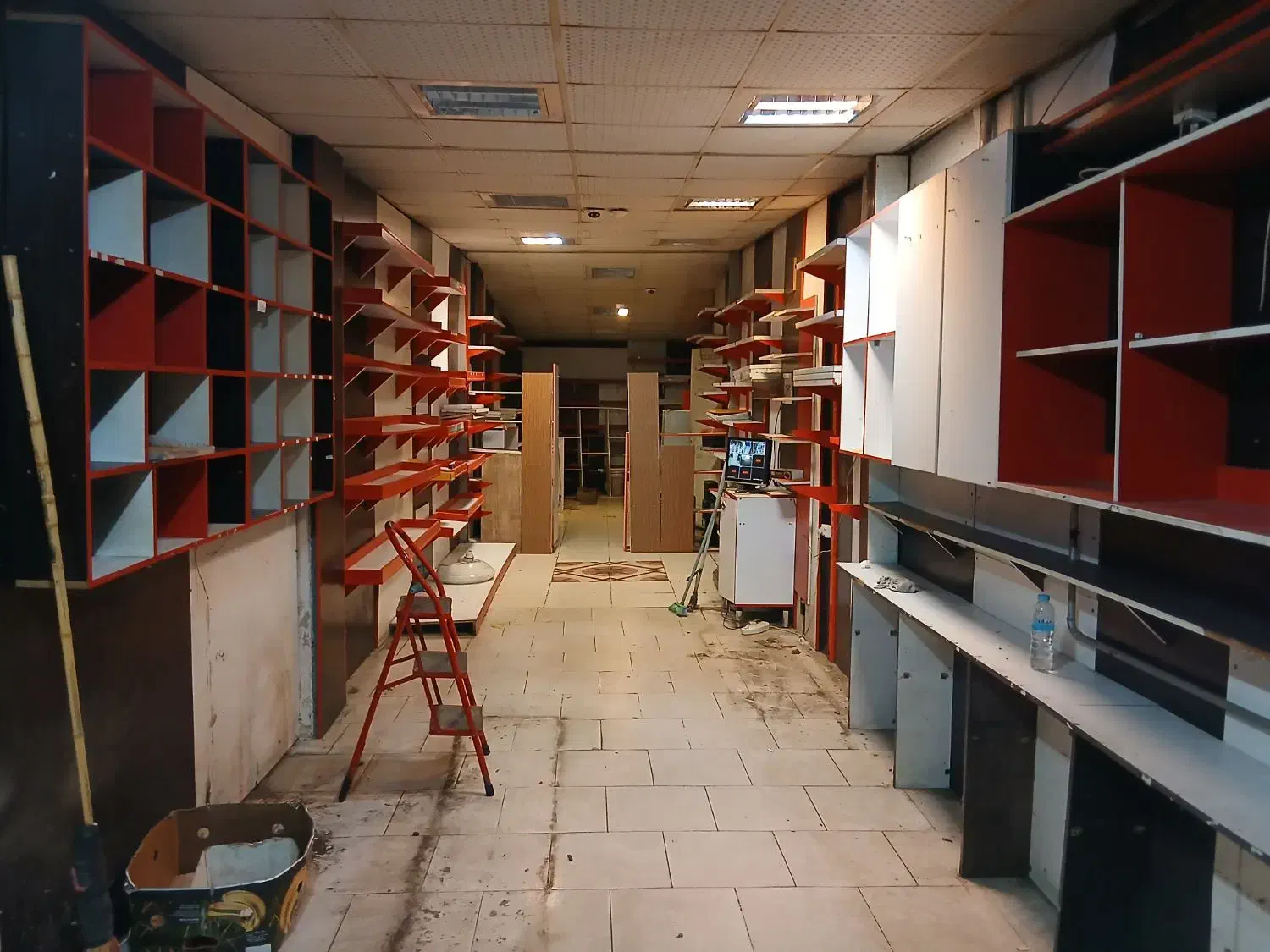 مغازه ۳۰ متری، ابتدای بلوار ابوذر|اجارهٔ مغازه و غرفه|فومن, |دیوار