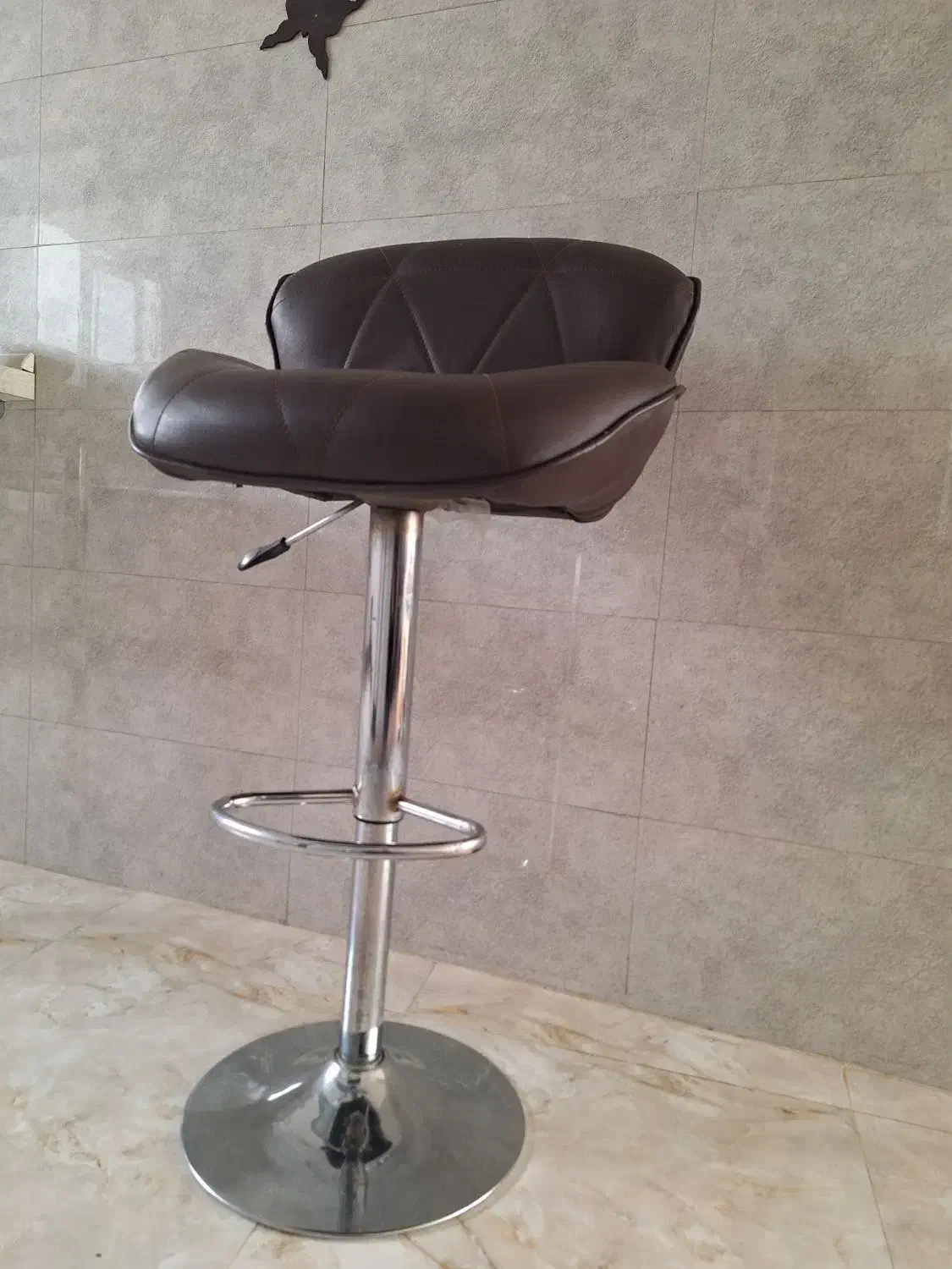 صندلی چرخدار|صندلی و نیمکت|اصفهان, شاه پسند|دیوار