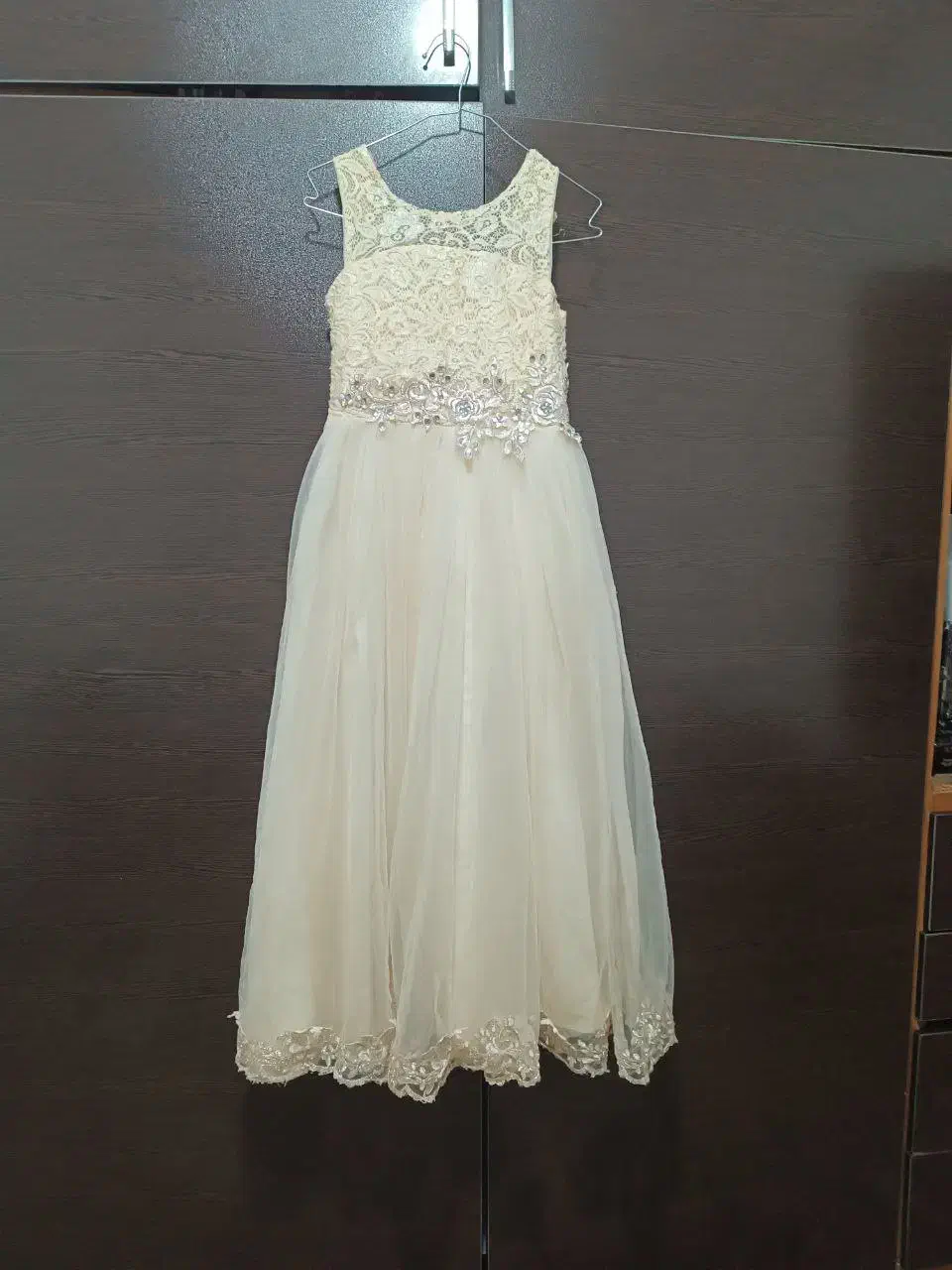 لباس مجلسی نو.|لباس|گرگان, |دیوار