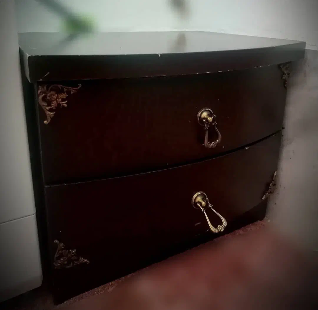 تخت و کمد و میز عسلی و ویترین کوچک|تخت و سرویس خواب|اصفهان, کشاورزی|دیوار