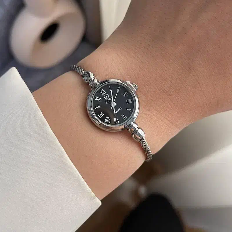 انواع مختلف ساعت و زیورالات|ساعت|رشت, گلسار|دیوار