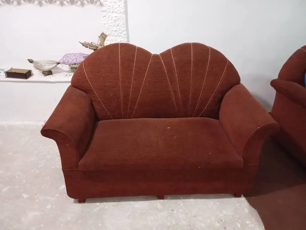 مبل راحتی|مبلمان خانگی و میز عسلی|میانه, |دیوار