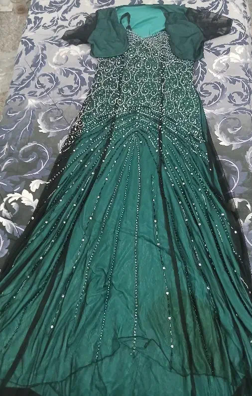 لباس مجلسی|لباس|چغادک, |دیوار