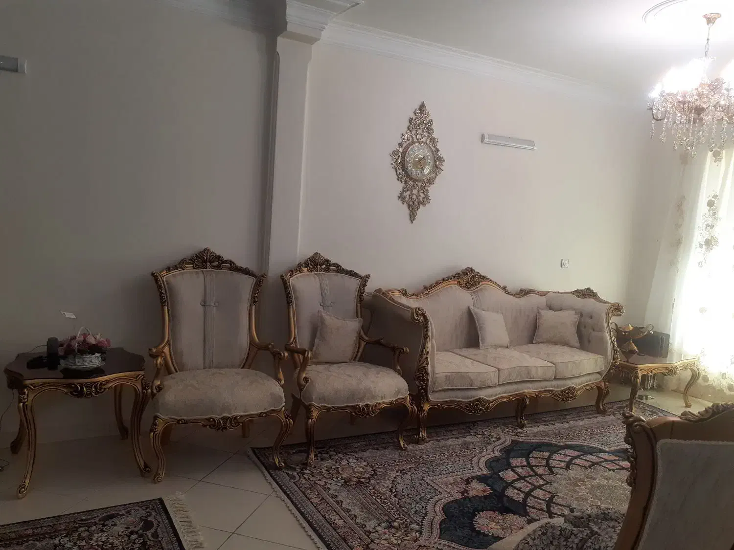 مبل ۹نفره همراه یه میز بزرگ ودوتاعسلی درحدنو|مبلمان خانگی و میز عسلی|تهران, جیحون|دیوار
