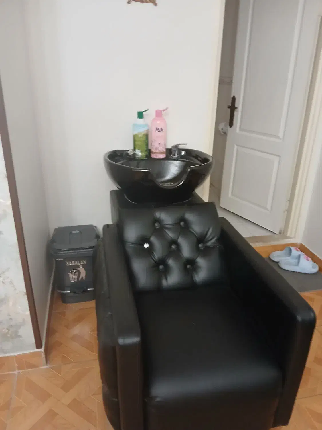 فروش فوری زیر قیمت کلیه لوازم سالن نوعه نوعه|آرایشگاه و سالن‌های زیبایی|تهران, فلسطین (میدان انقلاب)|دیوار