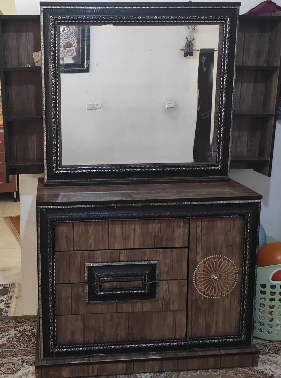 کمد و دراور|جاکفشی، کمد، دراور|خرم‌آباد (تنکابن), |دیوار