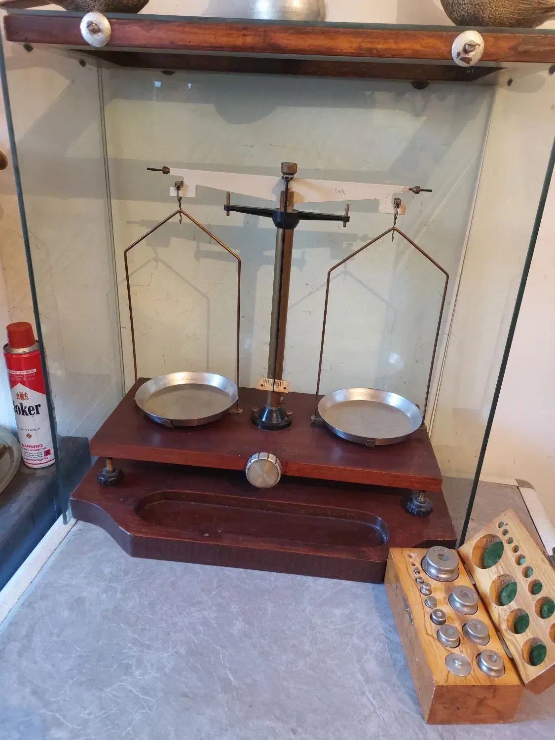 ترازوی طلای فروشی قدیمی|کلکسیون اشیاء عتیقه|میانه, |دیوار