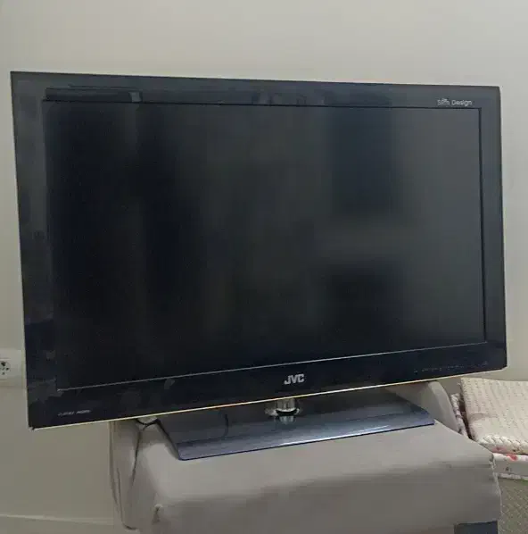 تلویزیون جی وی سی ، 32 اینچ|تلویزیون و پروژکتور|تهران, هلال احمر|دیوار