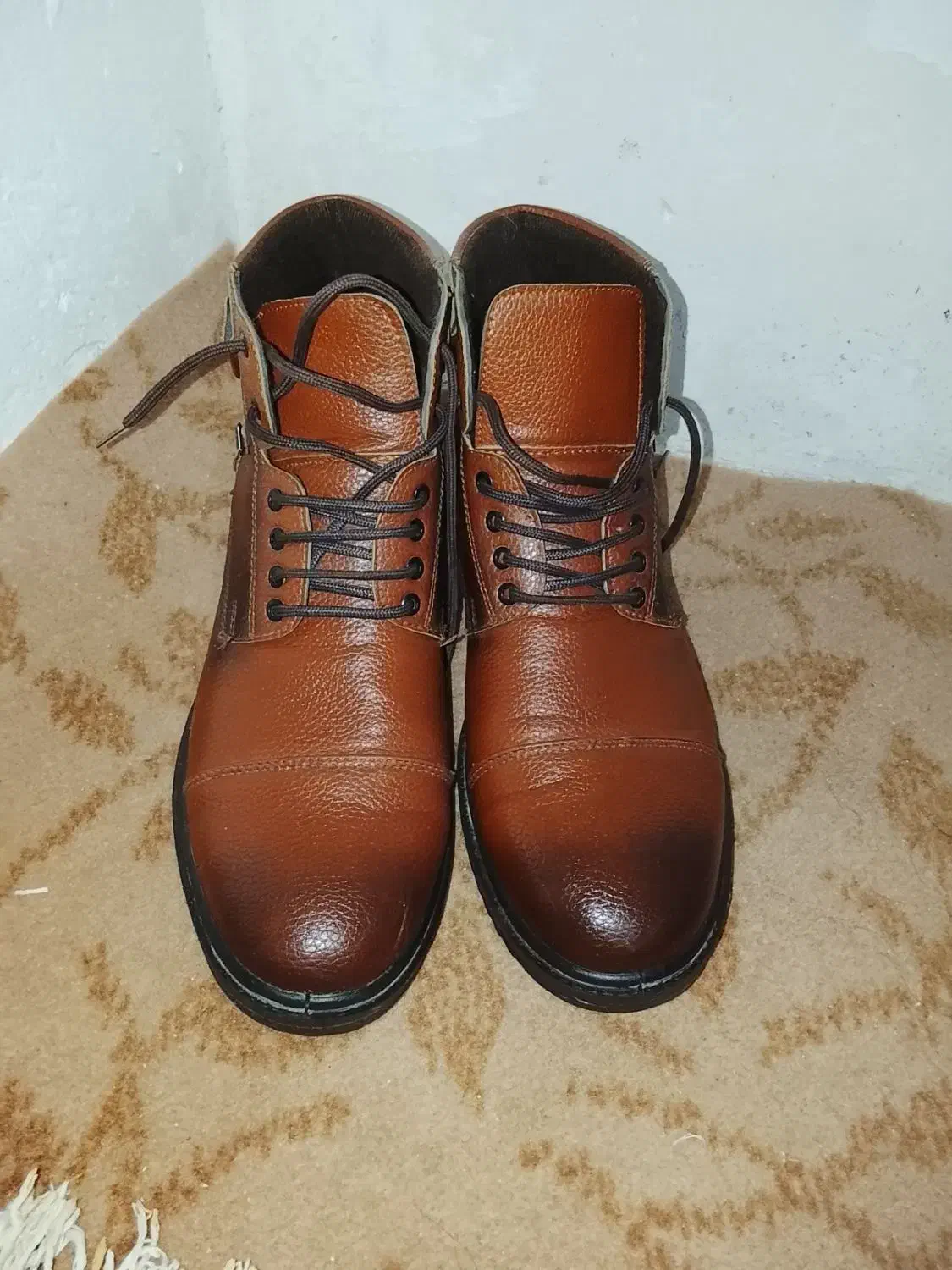 نیم بوت چرم|کیف، کفش، کمربند|شیروان (خراسان), |دیوار