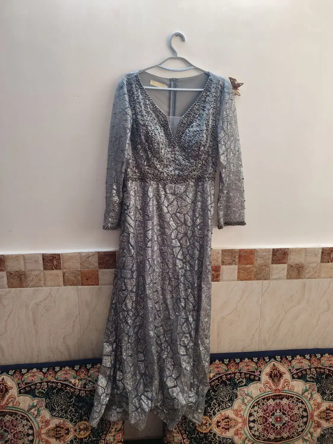 لباس مجلسی|لباس|سبزوار, عظیمیان|دیوار