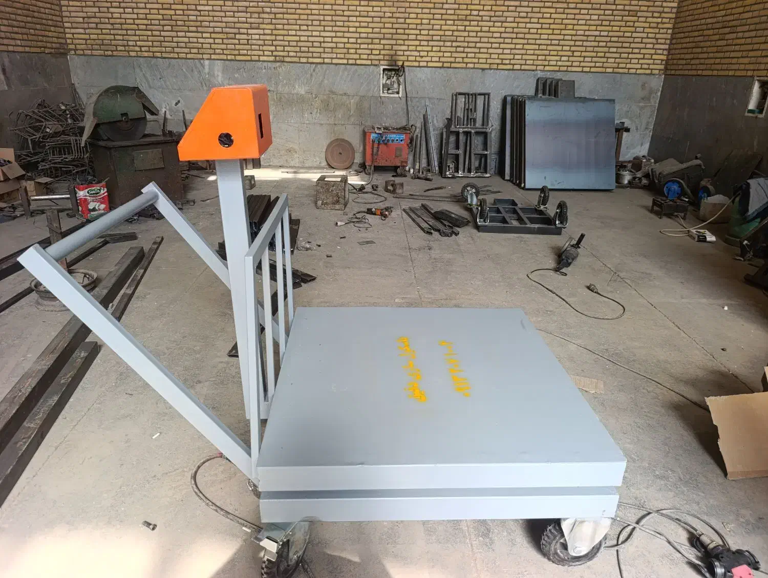 باسکول ۱۵۰۰ کیلویی چرخدار|فروشگاه و مغازه|برخوار, |دیوار