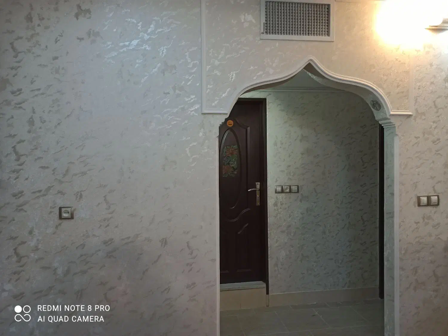 نصب کاغذ دیواری تضمینی|خدمات پیشه و مهارت|بروجرد, |دیوار