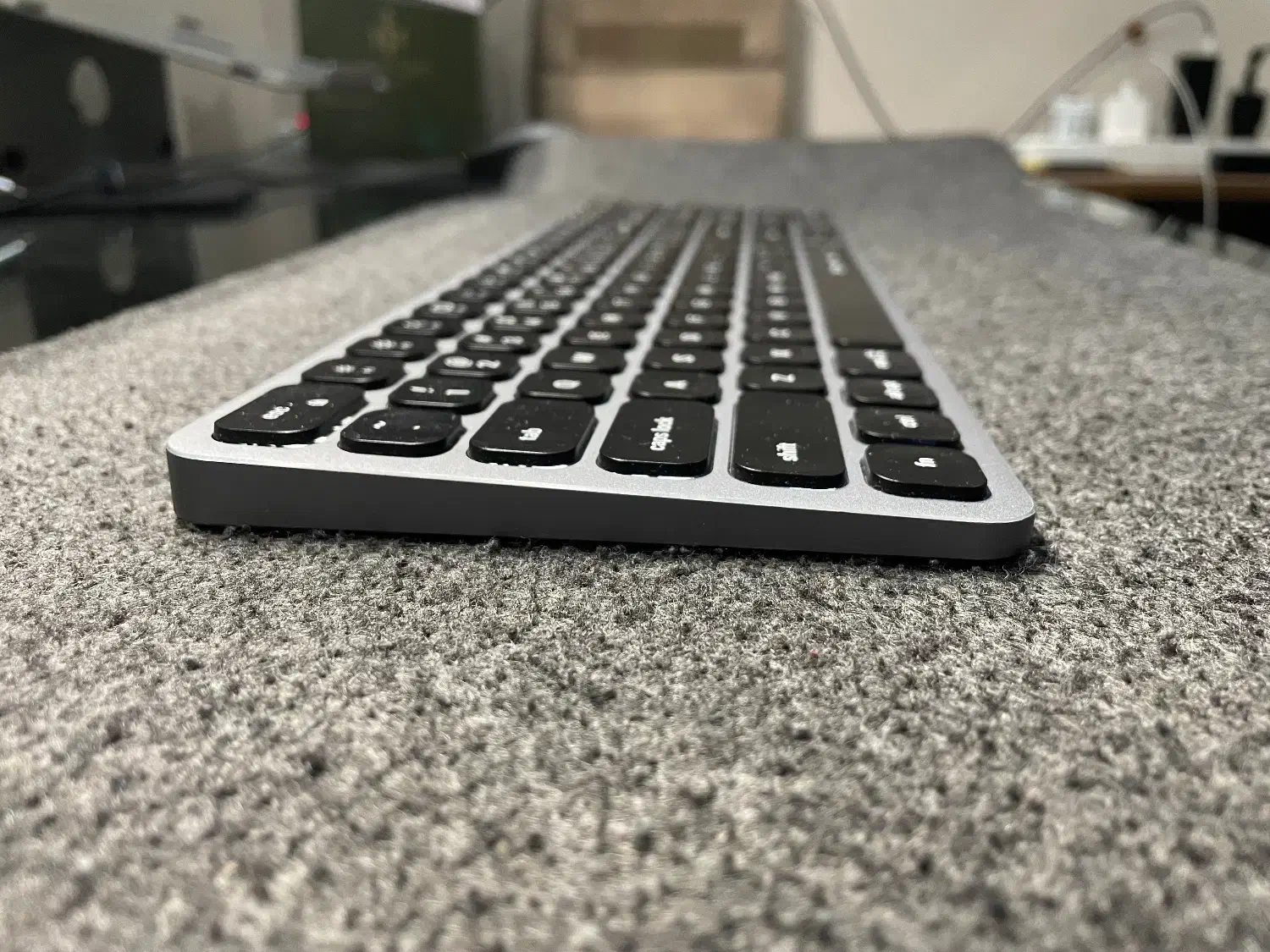 کیبورد بیسیم ساتچی بدنه آلومینیومی و بک لایت|قطعات و لوازم جانبی رایانه|تهران, باغ فیض|دیوار