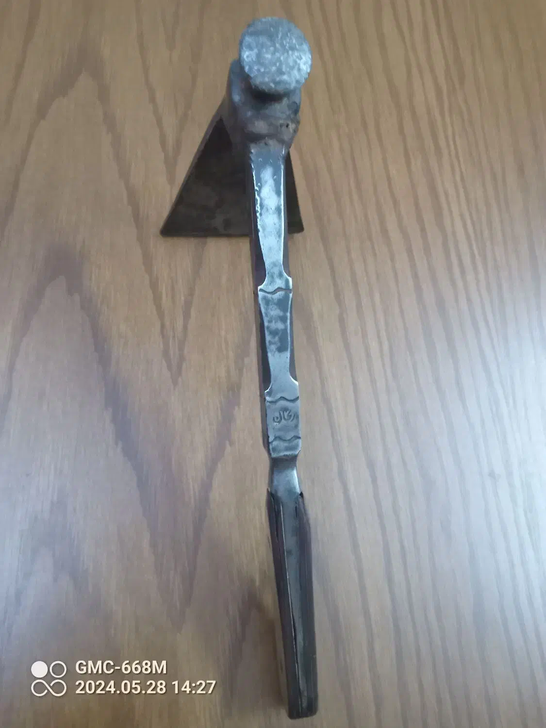 قندشکن|کلکسیون اشیاء عتیقه|ری, شهادت|دیوار