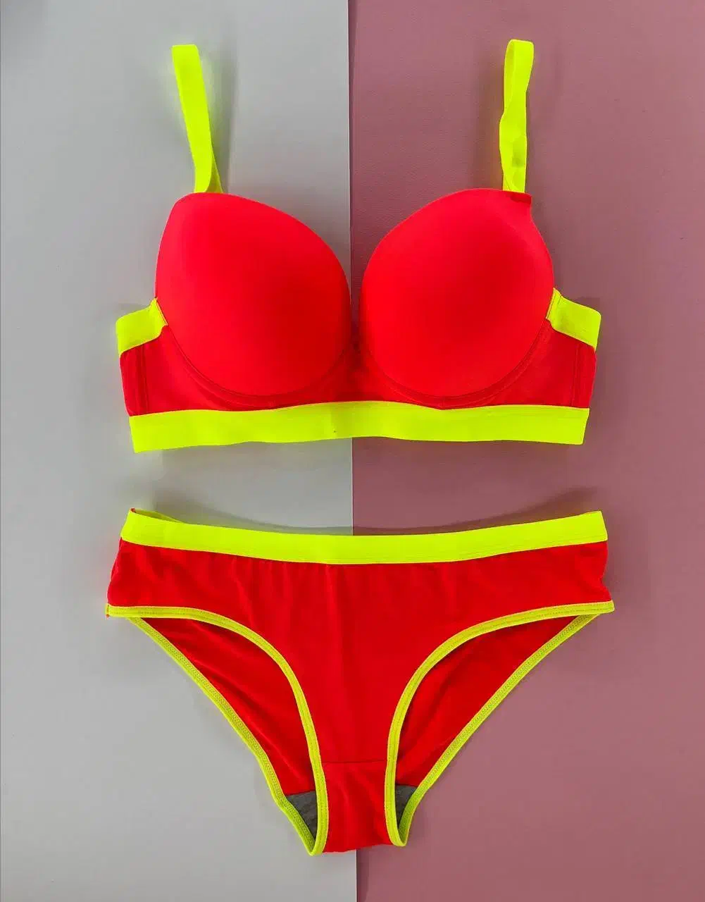 لباس زیراروپایی|لباس|بروجرد, |دیوار