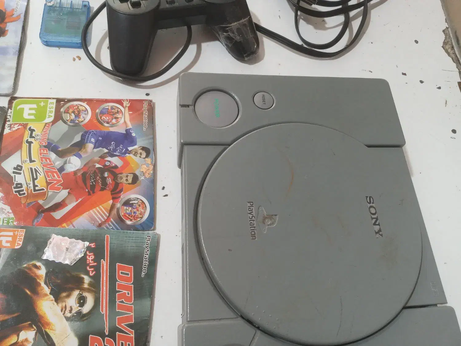 سونی یک کاملا سالم همراه دسته بازی پنج عدد سی دی|کنسول، بازی ویدئویی و آنلاین|اردبیل, |دیوار