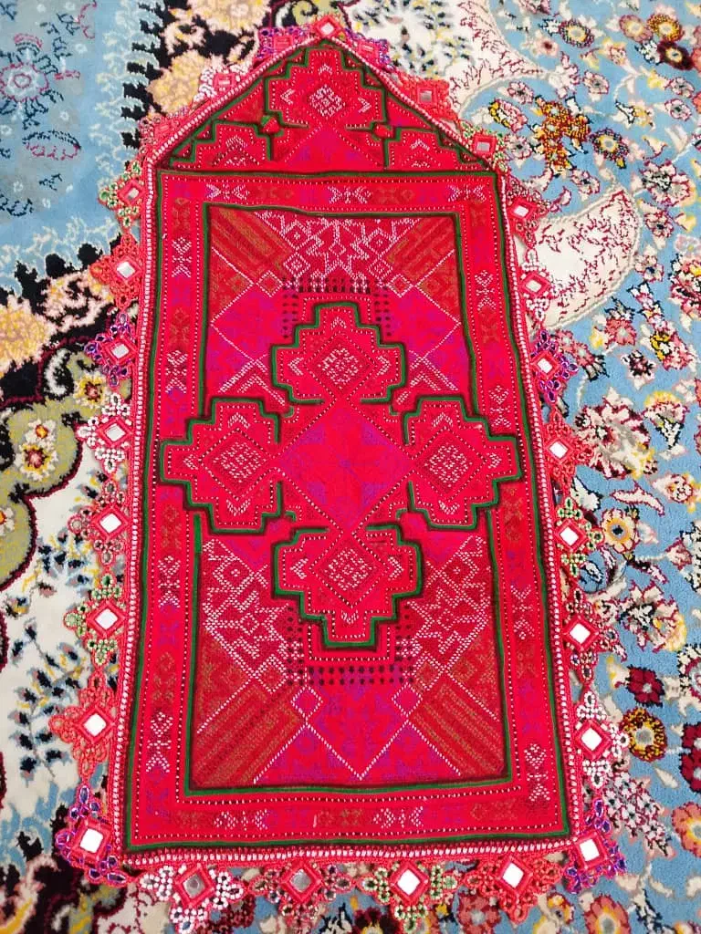 زیاستین|لباس|سراوان, |دیوار