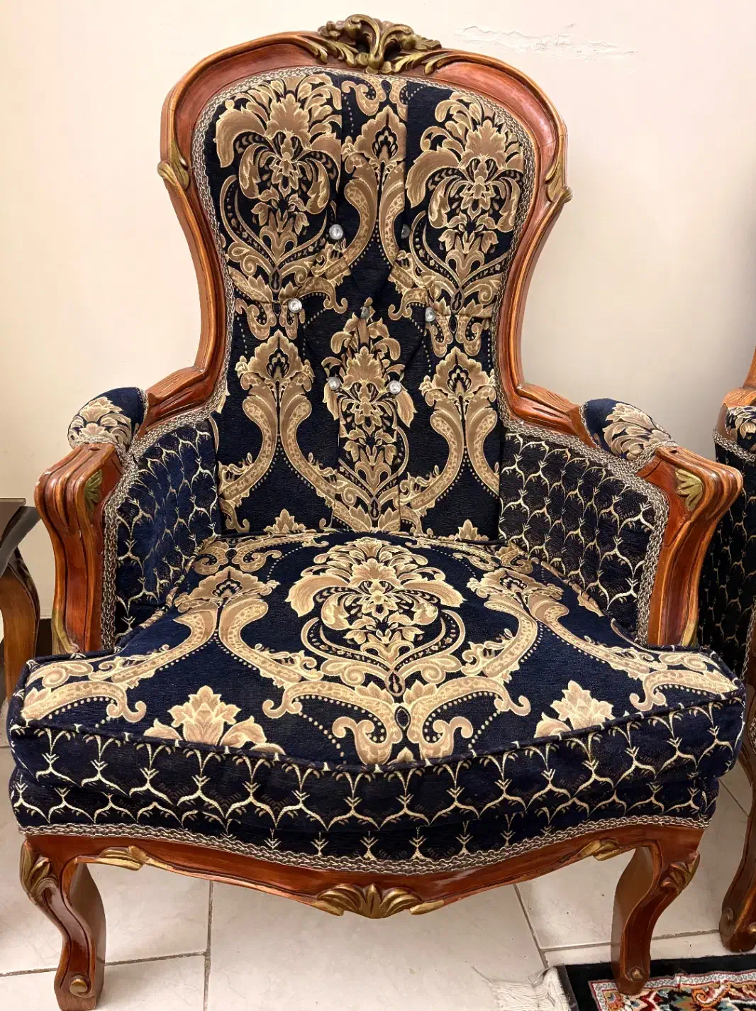 مبل کلاسیک ۹ نفره+میز ناهار خوری ۴نفره|مبلمان خانگی و میز عسلی|کرج, چهارصد دستگاه|دیوار