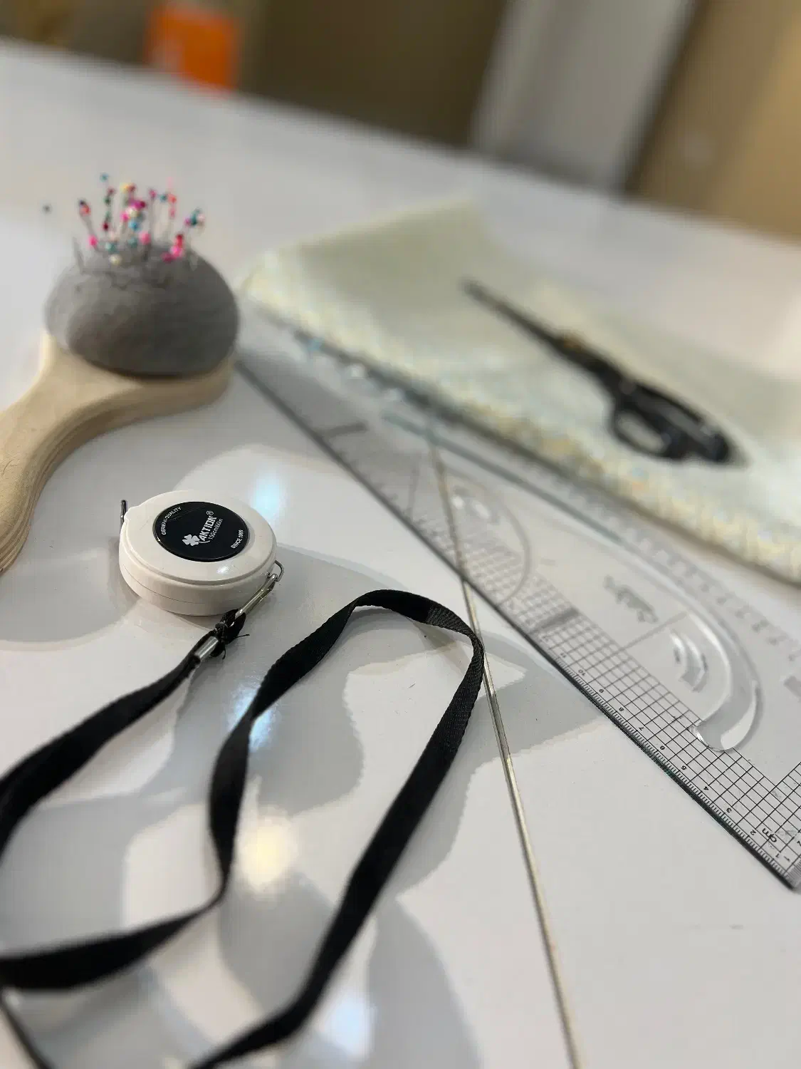 استخدام  دوزنده و برشکار حرفه ای مزون با حقوق ثابت|استخدام صنعتی، فنی، مهندسی|اهواز, کیان اباد|دیوار