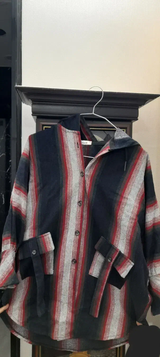 تعدادی لباس نو|لباس|اصفهان, گلستان|دیوار