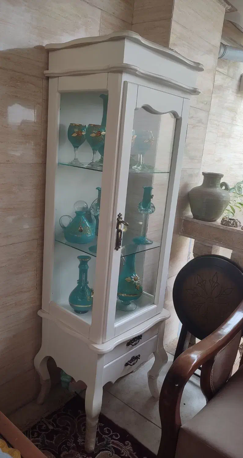 ویترین سه طبقه هالوژن دار|بوفه، ویترین، کنسول|رشت, جماران|دیوار