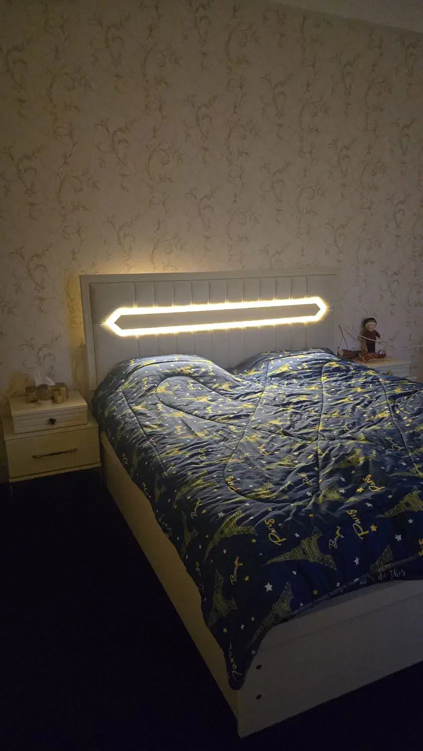 ست تخت خواب و میز آرایش|تخت و سرویس خواب|قم, پردیسان|دیوار