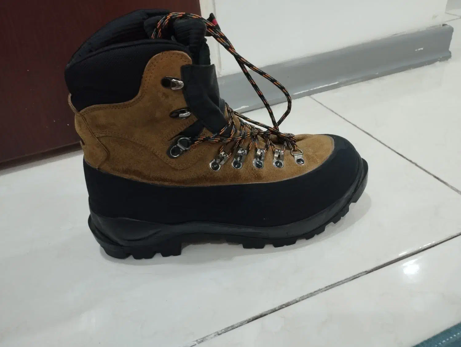 کفش کوهنوردی و یخنوردی|کوهنوردی و کمپینگ|اندیشه, اندیشه فاز ۱|دیوار