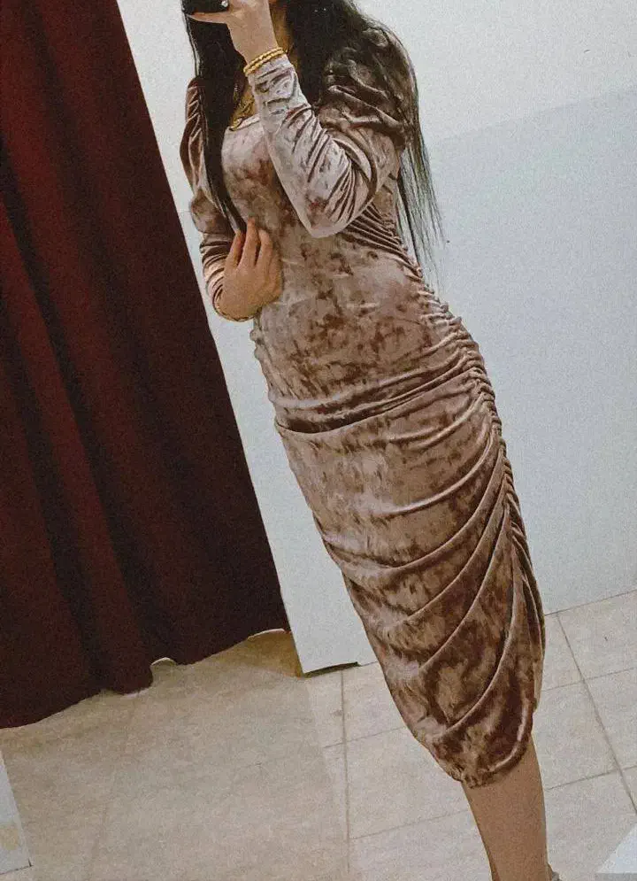 لباس مجلسی|لباس|چغادک, |دیوار