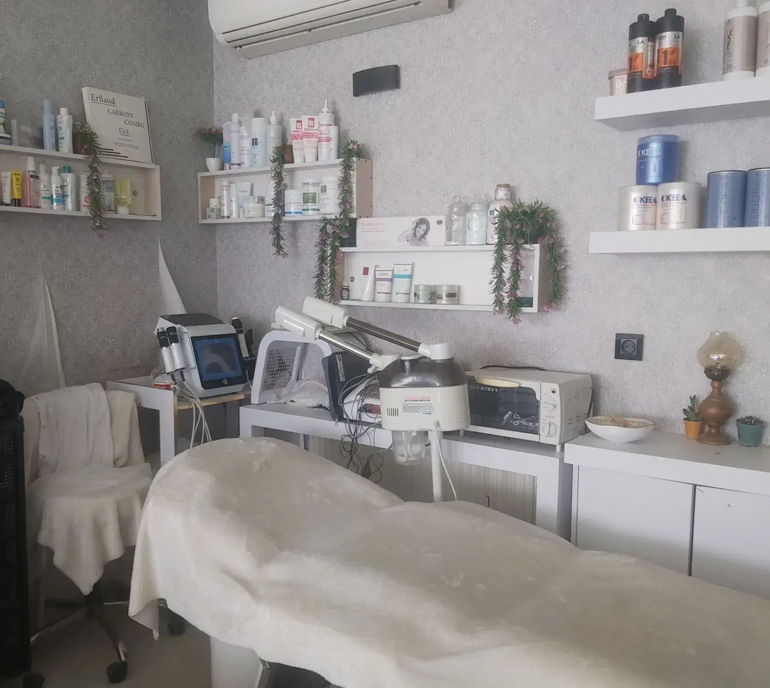 فروش تخت و صندلی و ترولی سفید|آرایشگاه و سالنهای زیبایی|آمل, |دیوار