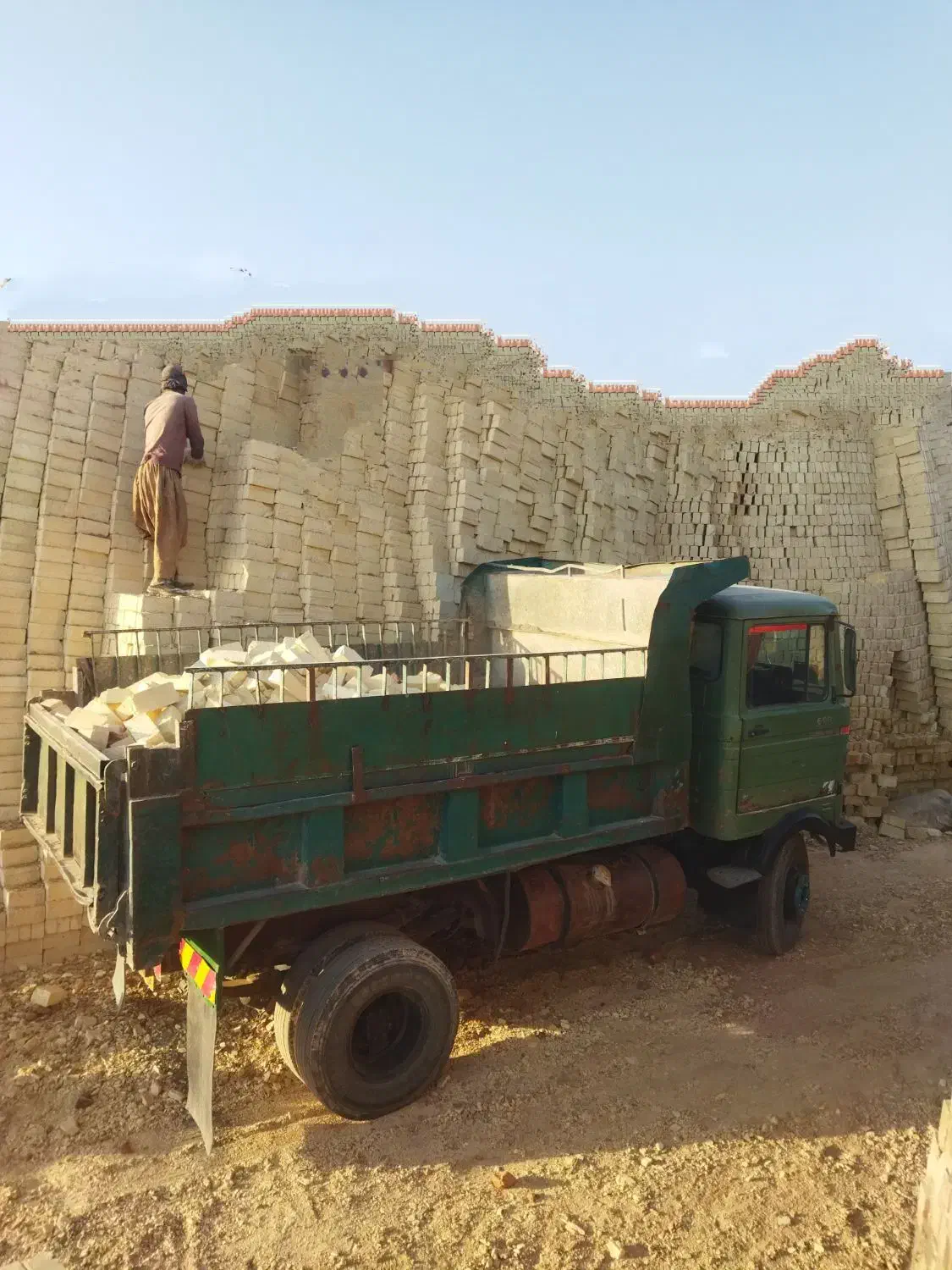 توزیع و پخش آجر فشاری و ماسه|مصالح و تجهیزات ساختمان|قم, جمکران|دیوار