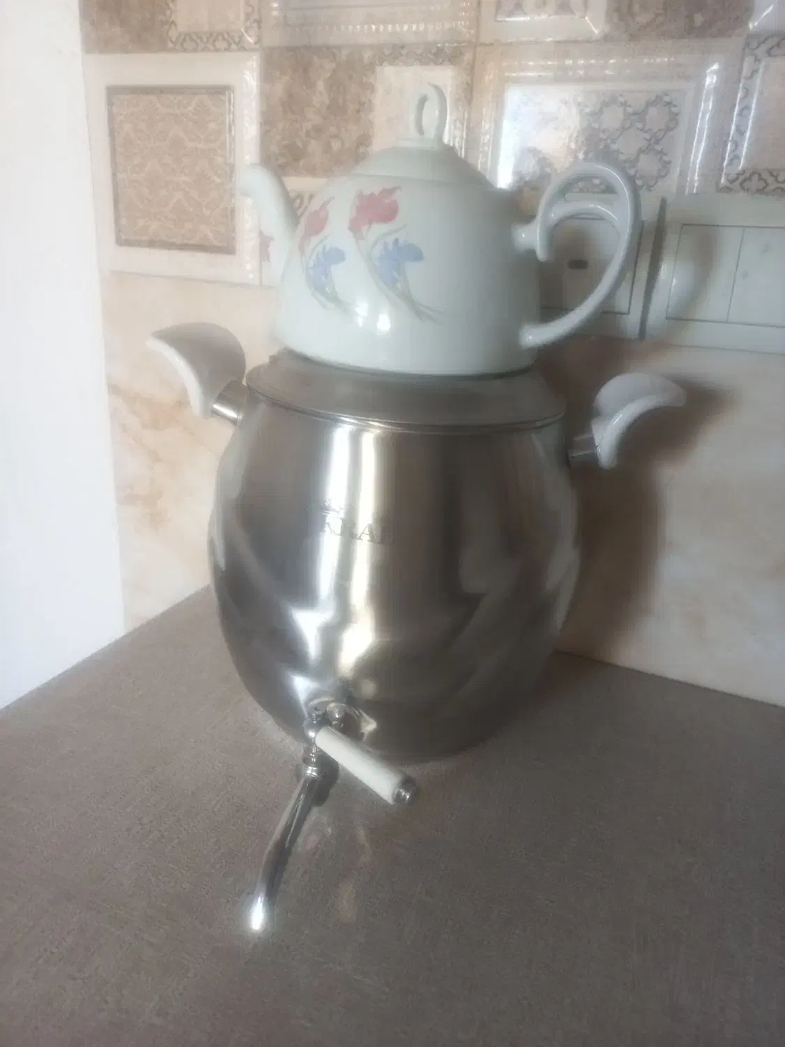 کتری قوری|قوری، کتری، قهوهساز دستی|شوشتر, |دیوار