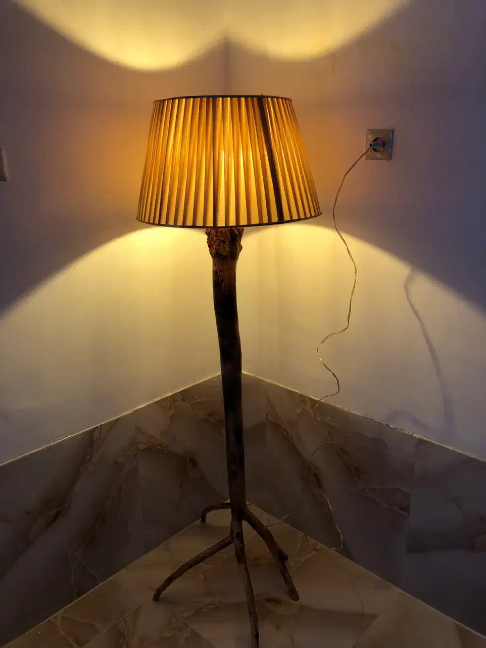 اباژور ایستاده کنار سالونی|چراغ خواب و آباژور|ارومیه, |دیوار