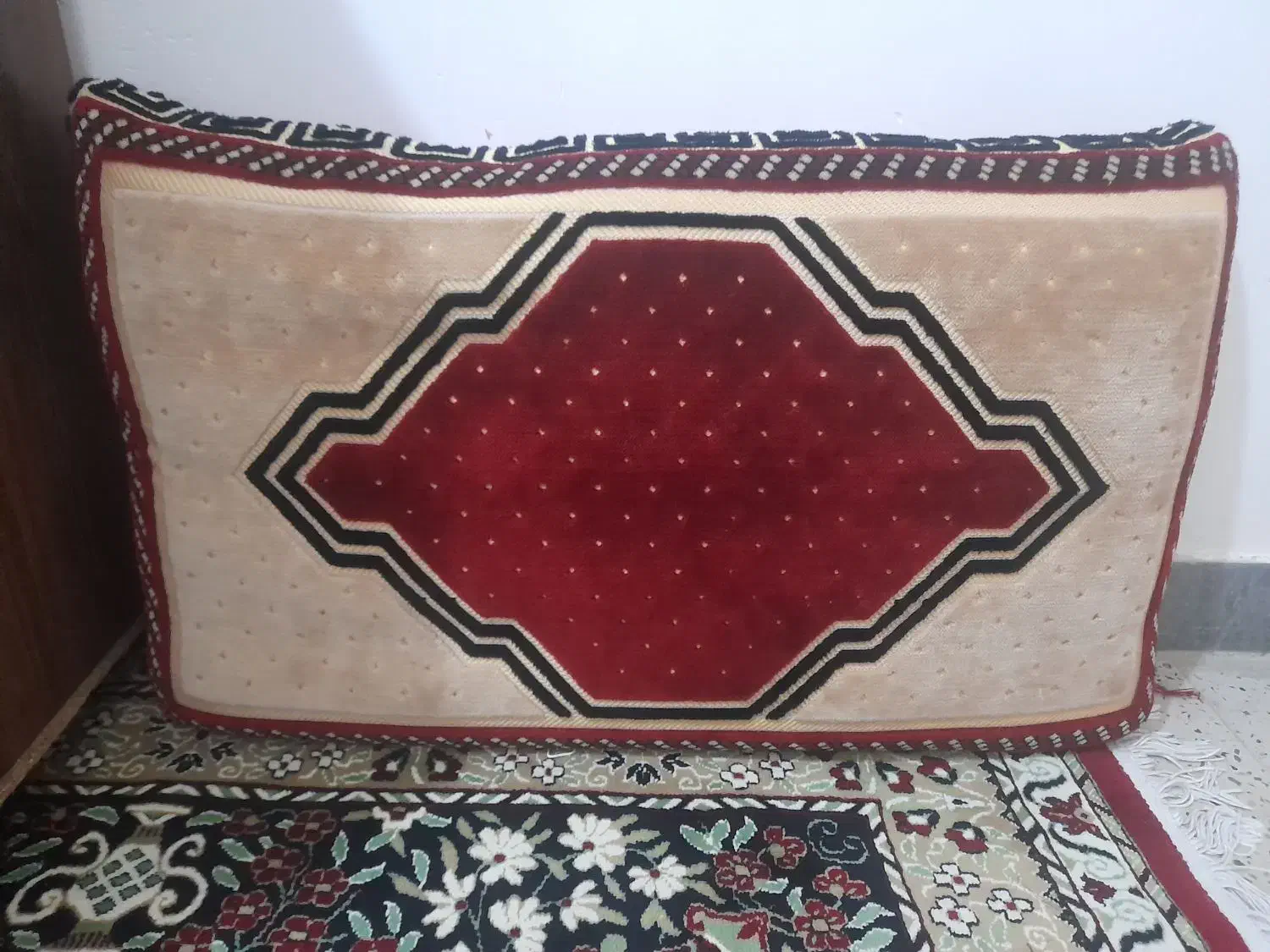 چهار پشتی قدیمی زیبا|پشتی|ایلام, |دیوار