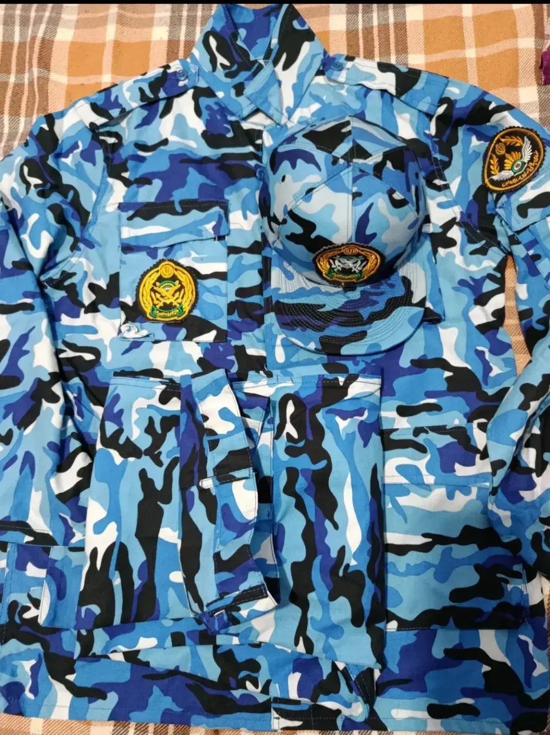 پوتین و لباس سربازی|لباس|گلپایگان, |دیوار