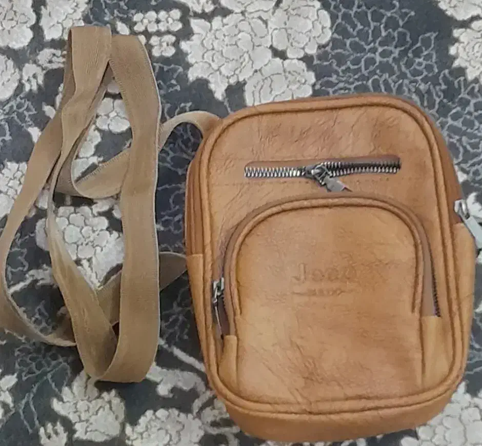 پادری خوش رنگ|پادری|اراک, |دیوار