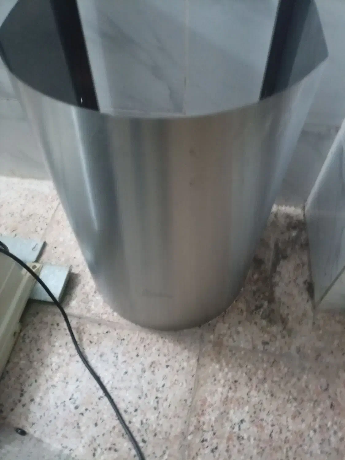 هود اخوان|هود|رشت, سیا اسطلخ|دیوار