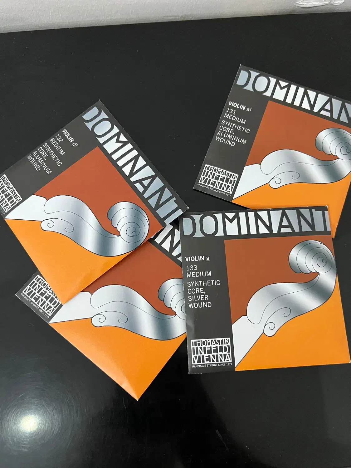 سیم ویولن دومینانت اصلی|ویولن|اصفهان, باغ دریاچه|دیوار