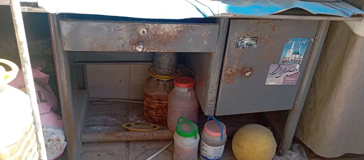 میز فلزی|میز و صندلی غذاخوری|مشهد, سیس‌آباد|دیوار