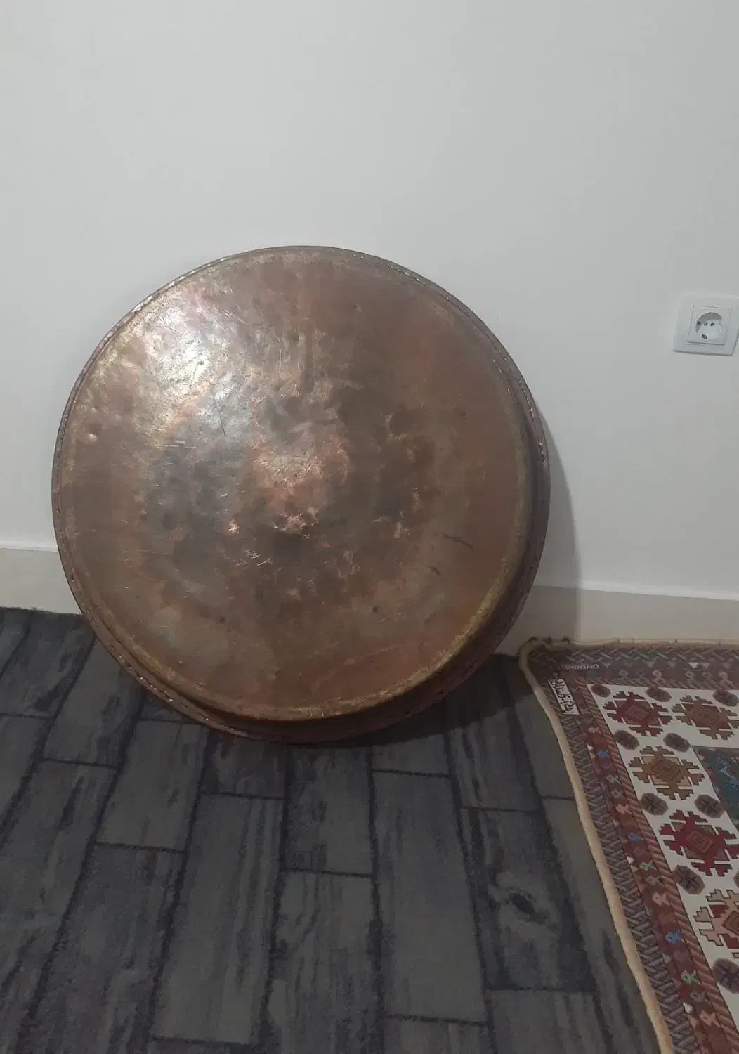 تشت مسی قدیمی بزرگ|ظروف پخت‌وپز|میاندوآب, |دیوار