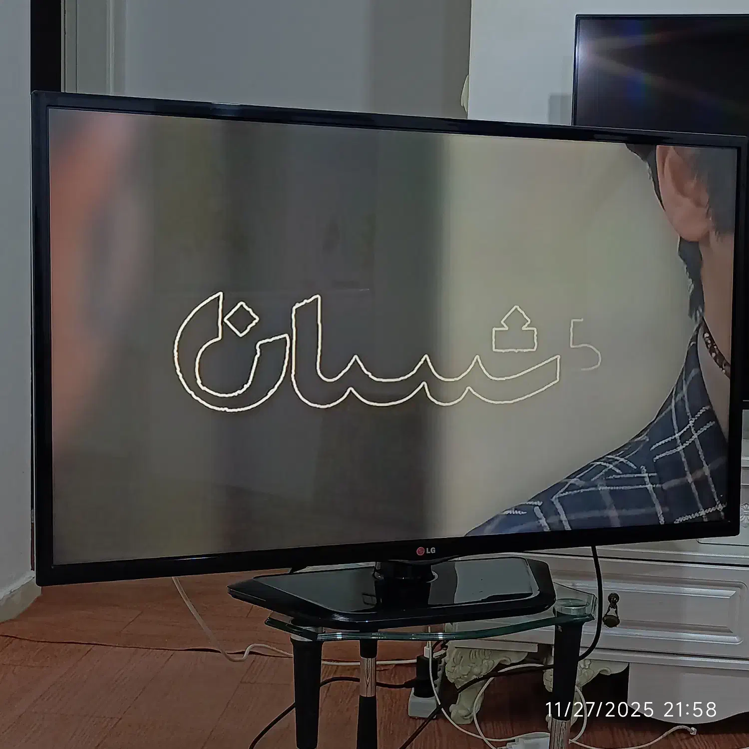 تلویزیون ال جی ۴۲ اینچ سالم بدون خط و خش|تلویزیون و پروژکتور|پرند, فاز ۶|دیوار