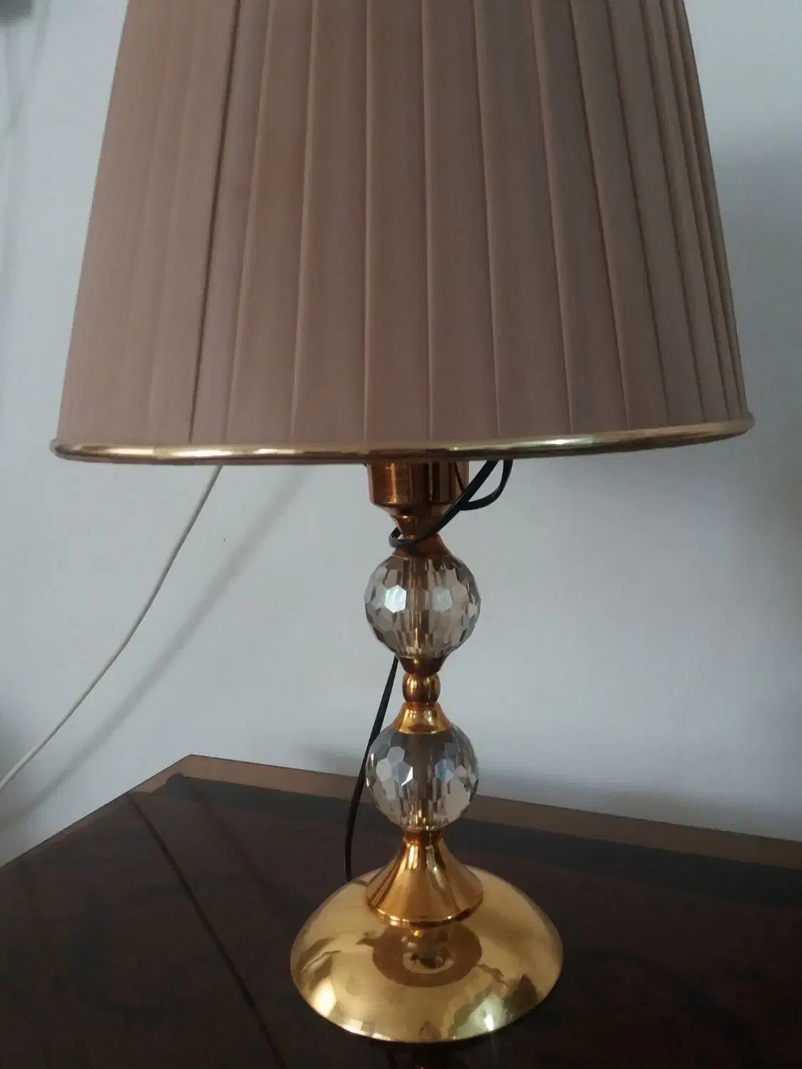 چراغ خواب|چراغ خواب و آباژور|نیشابور, میدان حافظ|دیوار