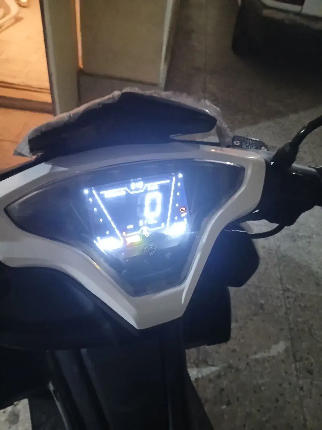 آیروکس ۱۵۵ در حد صفر سند سفید|موتورسیکلت|شیراز, شهرک استقلال|دیوار