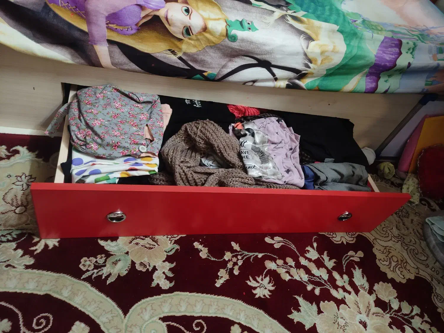 تخت نوجوان|تخت و سرویس خواب|کاشان, معلم|دیوار