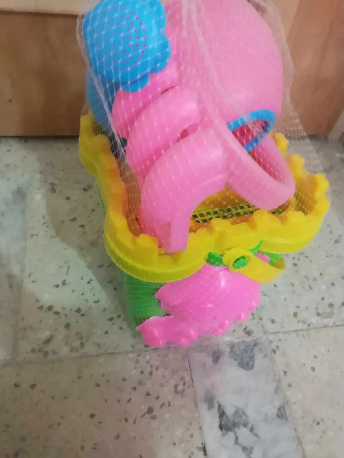 سطل شن بازی قلعه بزرگ|اسباب‌بازی بچه|شاهین‌شهر, گرگاب|دیوار