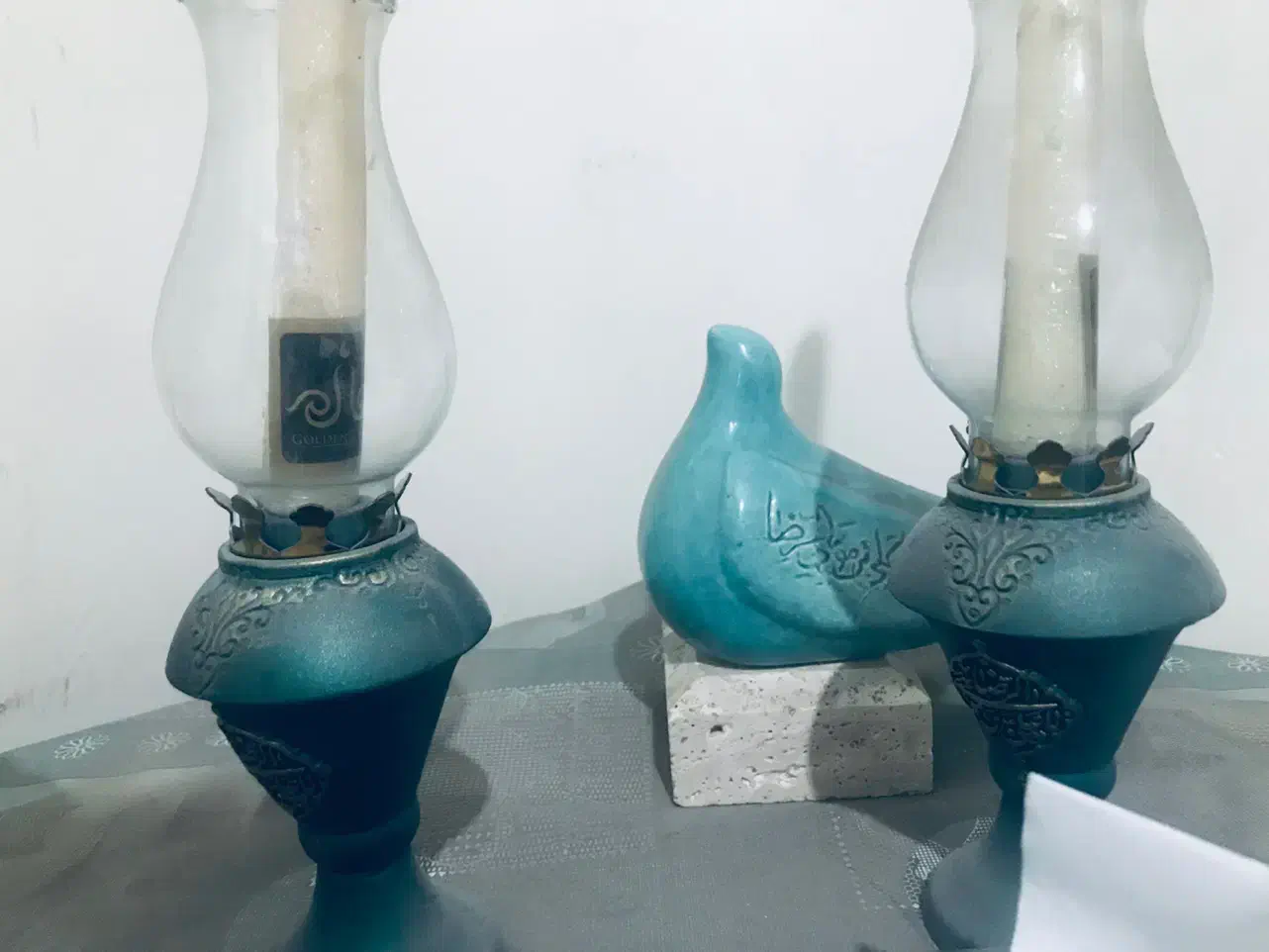 مجسمه و شمعدان کلکسیونی با حکاکی دست|کلکسیون اشیاء عتیقه|تهران, نیروی هوایی (پیروزی)|دیوار