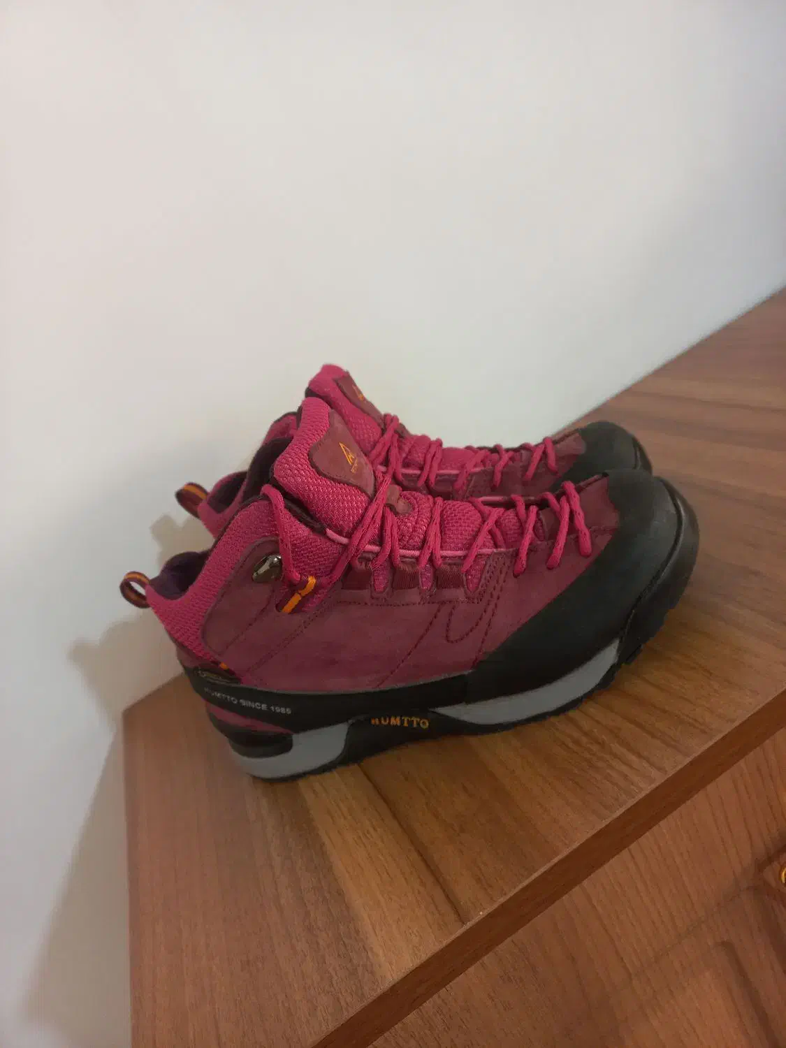 دو عدد کفش کوهنوردی و نیم بت هامتو|کیف، کفش، کمربند|همدان, |دیوار