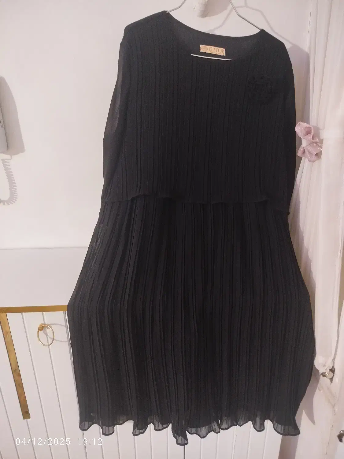 لباس مجلسی|لباس|رباط‌کریم, رباط‌کریم|دیوار